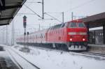 219 084-1 mit einem Verstrkerzug nach Erfurt Hbf am 18.12.2010 in der Universittsstadt Gttingen bereit gestellt.