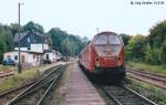 Blick nach Sden auf Wurzbach am 15.9.00: Der Aufenthalt wurde durch den Einsatz von Steuerwagen auf wenige Minuten gekrzt, da 219 136 am nrdlichen Zugende bleiben konnte und nicht umsetzen musste.