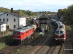 Whrend  Ludmilla  232 529 am einfahrenden Zug Kesselwagen Schiebedienst leistet, fhrt 119 158 ( Goliath ) mit dem Berliner Sonderzug weiter nach Freiberg - 24.10.2006  