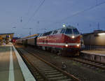 119 158  der Berliner Dampflokfreunde kommt mit dem SDZ 24054 Usedom Express aus Züssow zurück und legt einen Aussiegshat in Bahnhof Berlin Lichtenberg ein.Aufgenommen am 18.6.2016.