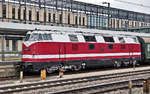 Diesellok 118 77-7 steht als Schiebelok am Sonderzug aus Chemnitz nach Regensburg im Hbf den 2.12.2017