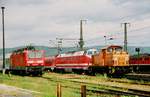 25.05.2000, eine Stunde auf dem Bahnhof Saalfeld, die Lokomotiven 143 263-2, 219 195-5, 344 134-2 und eine 232 im südlichen Vorfeld.