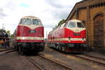 Die Lok 204 des VEB Chemische Werke Buna (NVR-Nummer: 92 80 1228 501-3 D-WFL) und das Boot der DLFB 119 158-4 beim 15. Eisenbahnfest am 15.09.2018 im Bw Schöneweide.