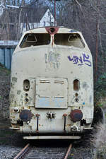 Die Diesellokomotive V200 077 wurde erneut auf einen anderen Standort verschoben. (Hattingen, Dezember 2017)
