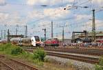 National Express/ Rhein Ruhr Express 462 026 trifft aus V200 007 beim Sommerfest im DB Museum Koblenz Lützel am 22.06.19. Von einen Gehweg aus fotografiert. Die Bundespolizei hat die Fotografen überwacht damit nichts passiert