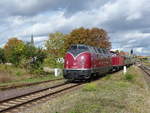 MEH 220 033-5 + 212 079-8 mit dem DPE 80195 von Hamm (Westf) ins TBw Staßfurt, am 28.09.2019 bei der Einfahrt in Staßfurt.