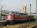 Eine V200 im Stuttgarter HBF ist schon sehr selten aber die V200 033 der Hammer Eisenbahnfreunde hatte am 9.6.2018 die ehre einen Sonderzug der Ulmer Eisenbahnfreunde ( Historischer Dampfschnellzug