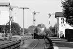 220 009 fhrt am 11.8.1983 in Ratzeburg ein.