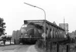 Die kombinierte Straßen-Schiene-Klappbrücke in Lindaunis am 10.9.1981.