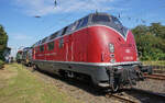 Tag der Schiene (1)

Am 21. und 22.09.24 fand in Deutschland der ,,Tag der Schiene'' statt.
In Rheinkamp/Moers bekamen die Besucher ein interessantes Programm geboten.
Die Eisenbahnfreunde Hamm waren auf der Veranstaltung
mit der ,,V 200 033'' vertreten. 