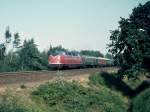 V 200 in rascher Fahrt bei Knnersdorf auf der Zufahrt zum Knnersdorfer Viadukt am 24,7,2004 .