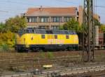 Eine V200 von EBW Cargo mit einem Schotterzug im alten Rangierbahnhof Regensburg (West) am 03.06.2008.