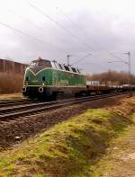 Mit einem Umleiter kommt  die 220 053 der BEG kurz vorm Bhnbergang Klner Strae in Jchen an diesem Freitag den 11.Mrz 2011 heran gedonnert.