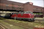 V200 116 wartet mit ihren Sonderzug am 24.05.2003 in Lbeck Hbf auf die Ausfahrt in Richtung Puttgarden.