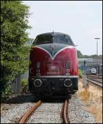 220 033-5 mit ihrem Sonderzug zum 40.Wochenende an der Jade abgestellt auf Bahnhof Wilhelmshaven.
05/07/2014 (Bild entstand vom Bahnübergang Metzerweg)