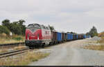 221 145-6 (V 200 145) hat die Wagen in zwei Teile getrennt und bewegt gleich den ersten Teil zur Beladung mit Kalkstein.
Das Bild entstand an der Zufahrt zum Anschluss in Staßfurt (bis hierhin öffentlich zugänglich).

🧰 Ostmecklenburgische Bahnwerk GmbH, vermietet an die Eisenbahngesellschaft Potsdam mbH (EGP)
🚩 Bahnstrecke Schönebeck–Güsten (KBS 335)
🕓 19.8.2021 | 14:15 Uhr