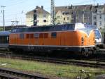 BR 221 135-7 abgestellt in Hagen Hbf.,im Hintergrund ABELLIO Rail
Flirt Doppel ,ABR 99614/99644 von Essen Hbf. nach Siegen/Iserlohn
(04.05.2008)