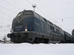 EGP 221 136 ist mit ihrem Biodieselzug von Sternberg in Bad Kleinen eingefahren. 27.01.2010