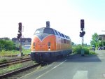 Sonderfahrt mit 221 135 zu den 16. Meininger Dampfloktagen am 4. September.2010 hier in Northeim beim Kopfmachen