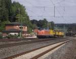 221 135-7 der Bocholter Eisenbahn Gesellschaft zieht am 31. August 2011 einen Schleifzug am Kronacher ESTW vorbei.