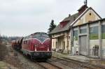 V270.10 (92 80 1221 124-1 D-SGL) mit Schotterzug 92186 beim Schottern am 23.03.2013 in Amberg-Neumhle (Strecke Amberg - Schnaittenbach)