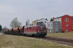 V270.10 (92 80 1221 124-1 D-SGL) mit Schotterzug 92186 beim Schottern am 23.03.2013 in Gebenbach (Strecke Amberg - Schnaittenbach)