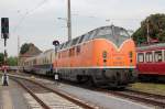 221 135-7 der Bocholter Eisenbahn mit drei Rheingoldwagen, aufgenommen beim Bahnhofsfest in Wesseling am 13.07.2013