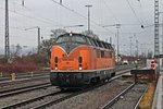 221 135-7 am 17.01.2015 beim umsetzten im Bahnhof von Müllheim (Baden).