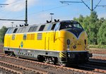 221 106-8 der EGP (Eisenbahngesellschaft Potsdam mbH) wartet am Morgen des 6.10.2016 in Herzogenrath auf Freigabe