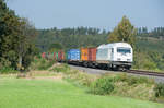 223 143 mit dem Containerzug nach Wiesau bei Martinlamitz, 07.09.2016