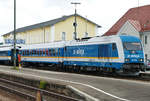 17. Juli 2017, in Schwandorf steht Lok 223 063 mit einem Zug der (oder der?)  ALEX  zur Abfahrt nach Regensburg bereit.