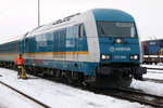 11. Januar 2011, Hof, Der Regionalzug ALX 84106 von München hat sein Ziel erreicht. Jetzt rangiert Lok 223 064 an das Zugende.