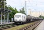 RCC 223 153-8 mit Kesselwaggons durch Anklam am 27.05.2020.