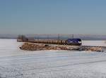Die ER 20 014 mit einem Kalkzug am 12.02.2021 unterwegs bei Hagelstadt.