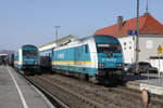 DLB 223 069 verlässt mit  ALEX  RE 25 (357) nach Prag den Bahnhof Schwandorf während sich DLB 223 063 vor den Gegenzug nach München setzt, 20.02.2026