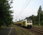 ER 20 - 003 Dispolok mit einem Schttgutzug bestehend aus ehemaligen Schauffele-Wagen am 17.08. durch Saarmund.
