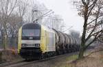 ER 20-003 am 28. Mrz 2010 mit Kesselwagen Richtung Estorf bei Nienburg-Schferhof.