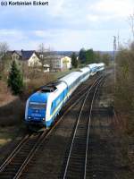 223 063 mit dem ALX 87010 kurz vor Wiesau (Oberpf), 11.04.2010