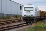 In diesem Jahr wartet die Lok zum zweiten Mal mit beladenem Holzzug vor der Gleissperre auf eine Zugpause, um die Wagen aufs Hauptgleis umzusetzen.