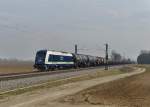 223 144 mit einem Kesselzug am 28.03.2013 bei Langenisarhofen.