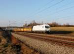 Die 223 157 mit einem Autozug am 18.03.2016 unterwegs bei Hebertshausen.