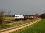 Die 223 143 mit einem Containerzug am 02.04.2016 unterwegs bei Oberteich.