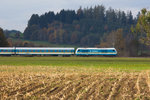 Der Alex auf seiner Auseichstrecke wegen den Bauarbeiten am Tunnel Oberstaufen.
Aus Lindau kommend nach München zwischen Kißlegg (Allgäu) und Wangen (Allgäu). 23.10.16