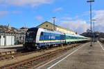 alex 223 081 steht nach der Zugteilung in Schwandorf mit ihren 4 Wagen in Richtung Hof zur Abfahrt bereit.