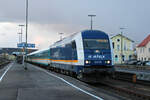 alex 223 081 steht mit den Zugteilen aus Hof und Prag in Schwandorf zur Weiterfahrt nach München Hbf.