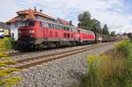 Von Mnchen kommend ziehen 225 031-4 und eine weitere 225er einen ‘Arlberg-Umleiter‘ das Allgu hinunter zum Bodensee und dort entlang nach Wolfurt. Oberreitnau, 13.09.2011.