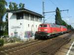 Die BR - 225 008-2 und 005-8 ziehen einen GZ mit Stahl-Blcken
durch Bochum - Nokia.(29.08.2007)