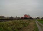 Die BR 225 804 und eine BR 217 in Doppeltraktion am 30.10.2007 mit einem Gterzug in Alttting 