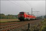 225 081 und 225 008 sind mit ihrer Rckleistung, bestehend aus leeren Flachwagen, bei Hohenlimburg auf dem Weg ins Ruhrgebiet.