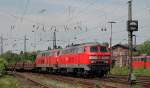 225 018 + 225 001 durchfahren mit einem mit Stahlbrammen beladenen Ganzzug Oberhausen-West.29.05.2006